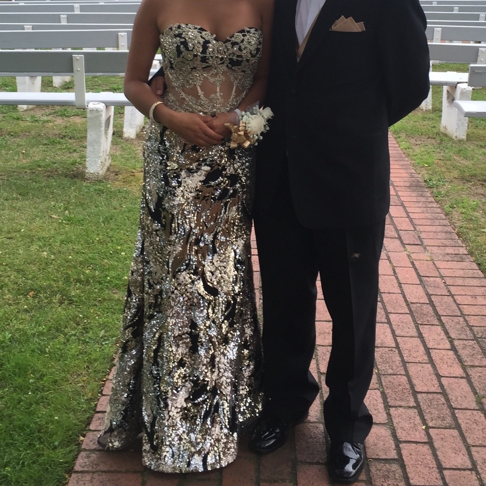 Prom dress gold and black size 2 worn once